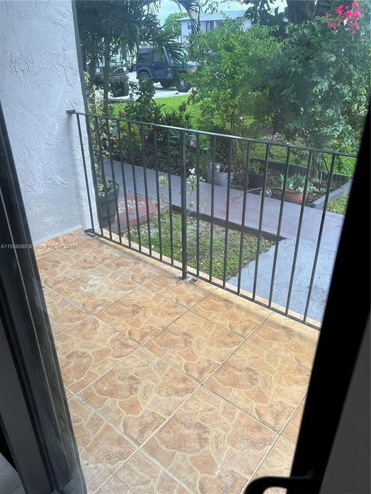 Vendido Recientemente: $319,000 (2 camas, 2 baños, 856 Pies cuadrados)