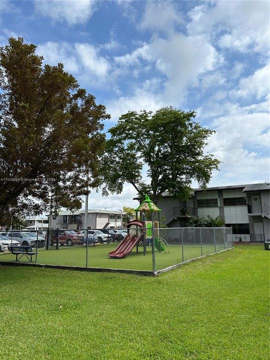 Vendido Recientemente: $319,000 (2 camas, 2 baños, 856 Pies cuadrados)