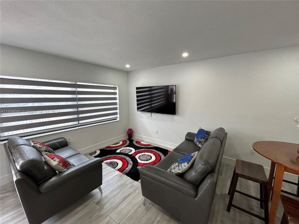 Vendido Recientemente: $319,000 (2 camas, 2 baños, 856 Pies cuadrados)