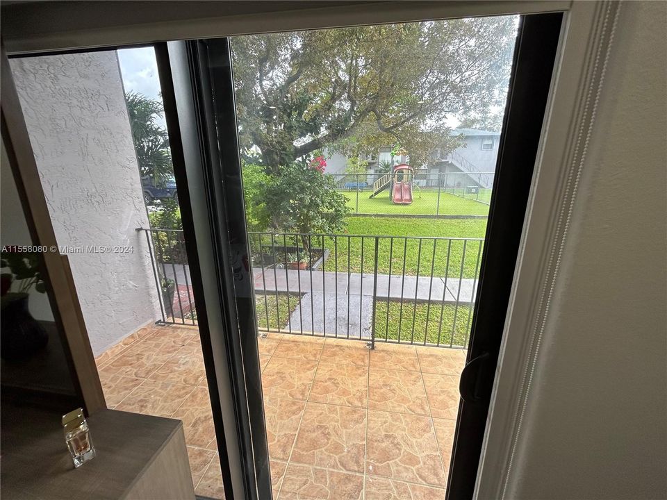 Vendido Recientemente: $319,000 (2 camas, 2 baños, 856 Pies cuadrados)