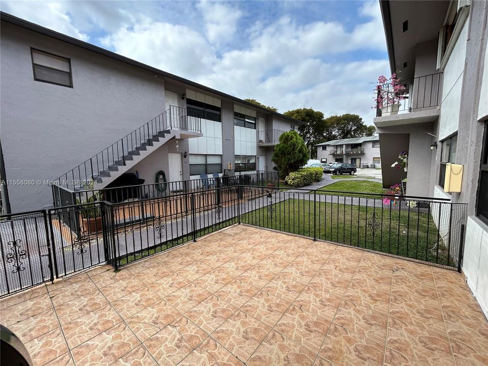 Vendido Recientemente: $319,000 (2 camas, 2 baños, 856 Pies cuadrados)