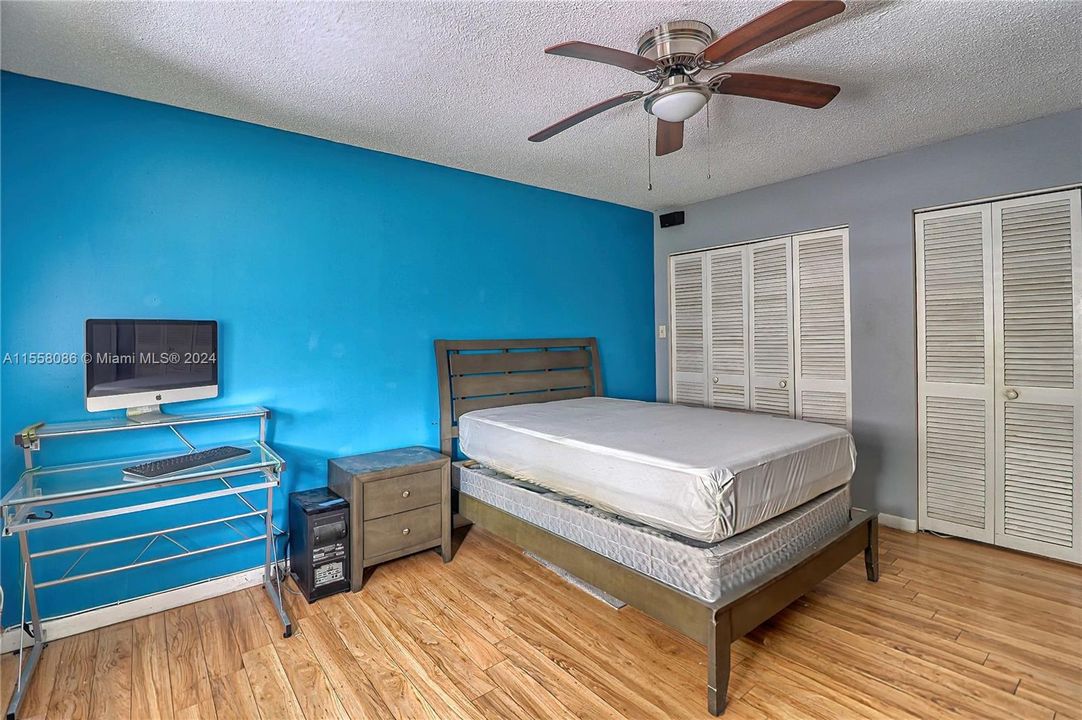 For Sale: $99,000 (1 beds, 1 baths, 720 Square Feet)