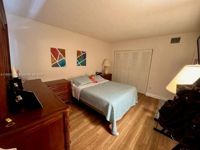 Active With Contract: $155,000 (1 beds, 1 baths, 594 Square Feet)