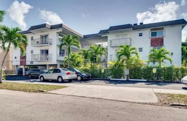 Active With Contract: $155,000 (1 beds, 1 baths, 594 Square Feet)