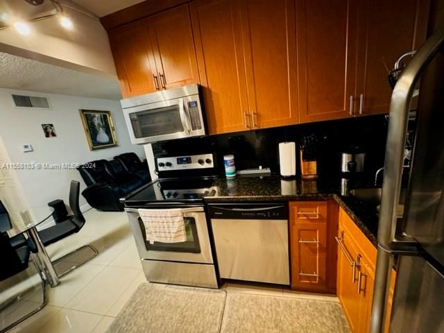 For Sale: $155,000 (1 beds, 1 baths, 594 Square Feet)