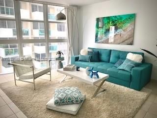 For Rent: $3,000 (1 beds, 1 baths, 750 Square Feet)