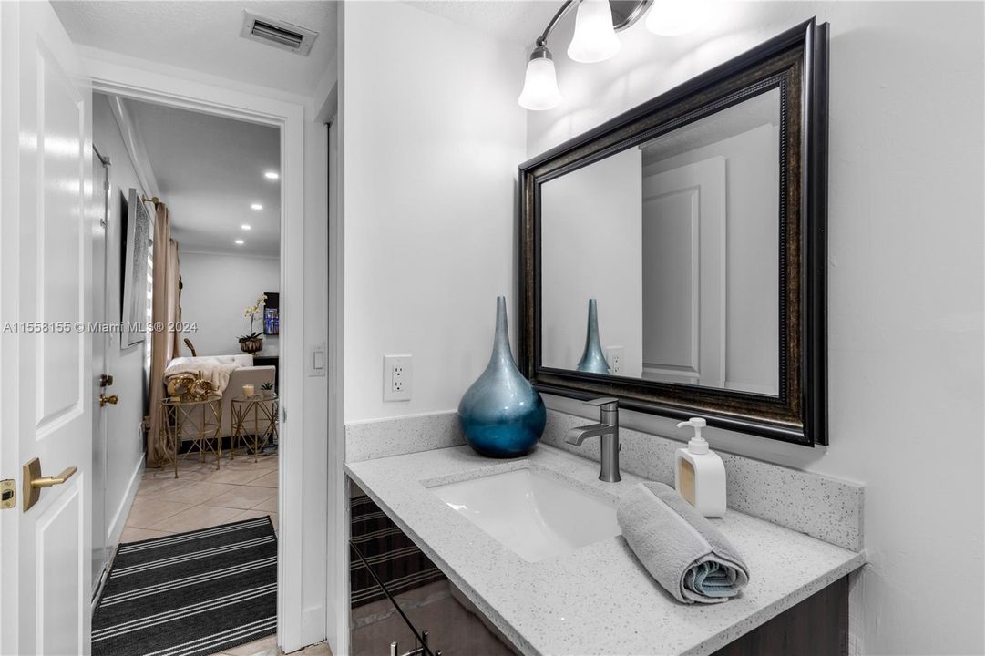 Active With Contract: $289,000 (1 beds, 1 baths, 1067 Square Feet)