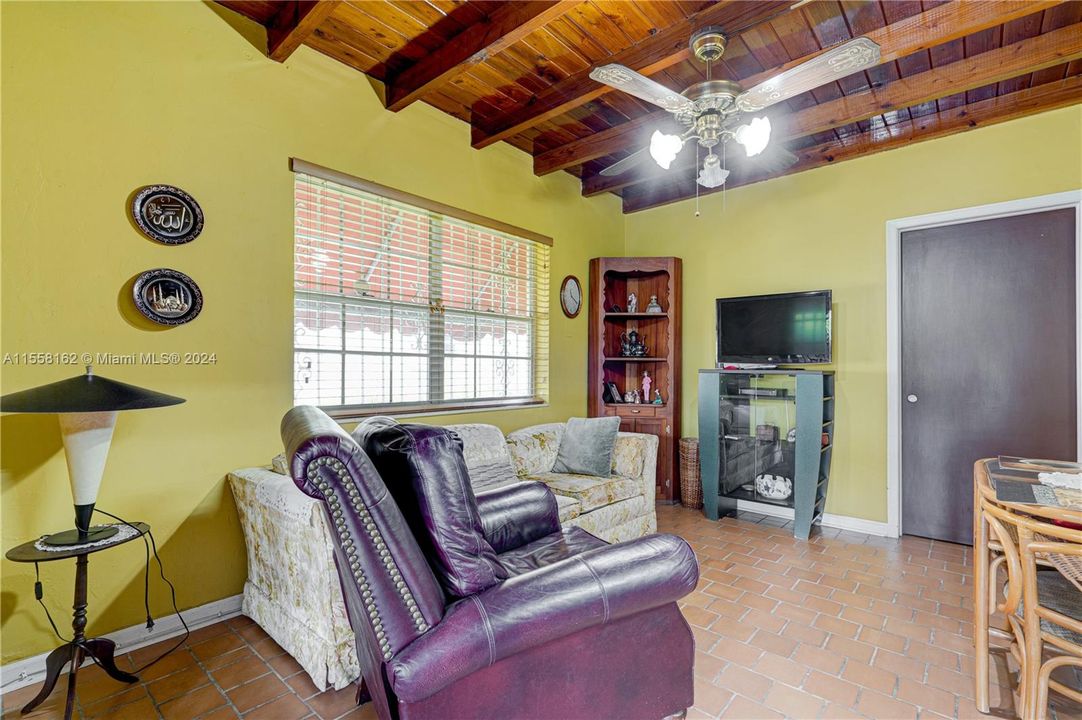 Recently Sold: $485,000 (2 beds, 1 baths, 1145 Square Feet)