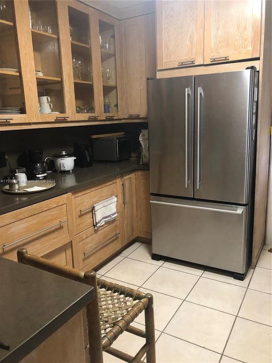 For Rent: $1,700 (1 beds, 2 baths, 1679 Square Feet)