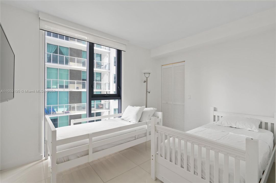 For Sale: $550,000 (2 beds, 2 baths, 842 Square Feet)