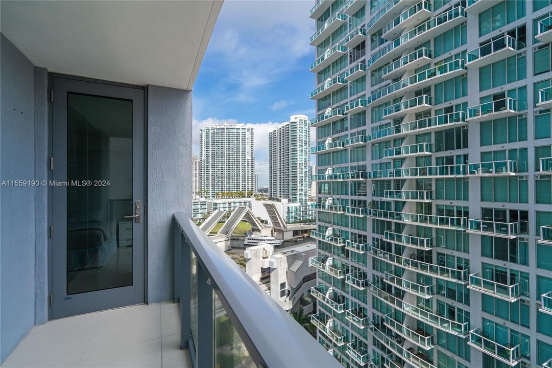 For Sale: $550,000 (2 beds, 2 baths, 842 Square Feet)