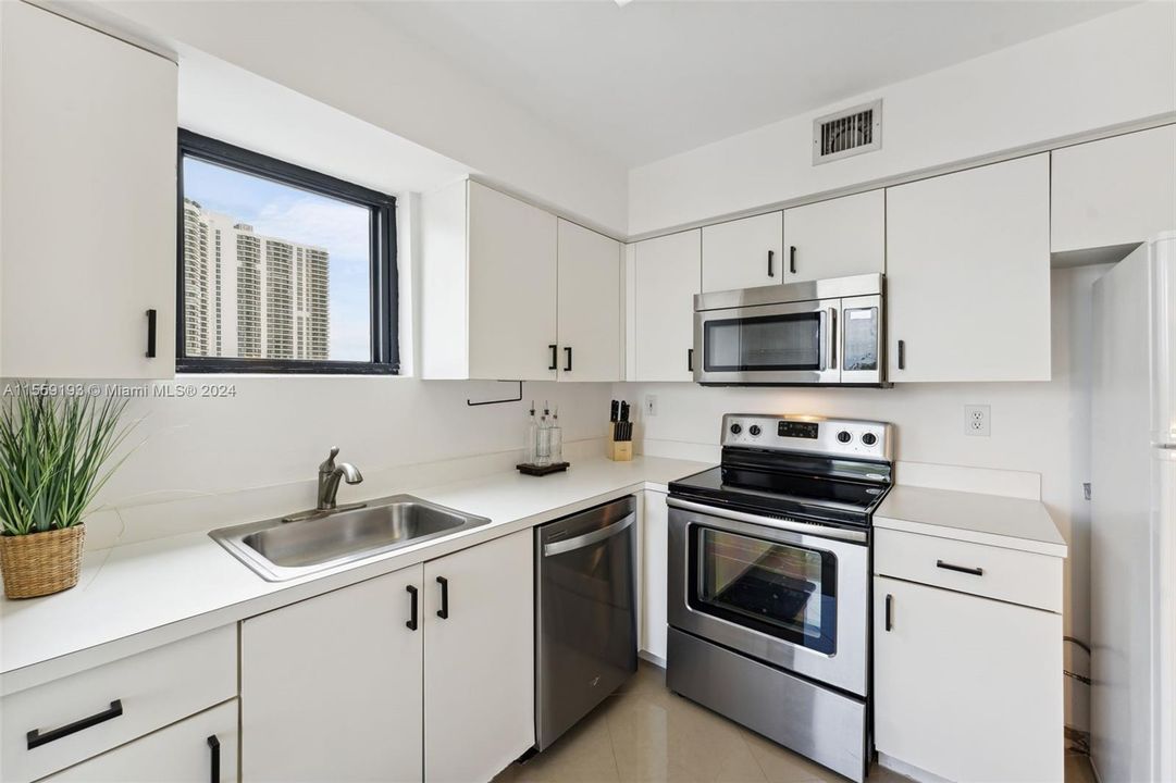 For Sale: $456,900 (2 beds, 2 baths, 1181 Square Feet)