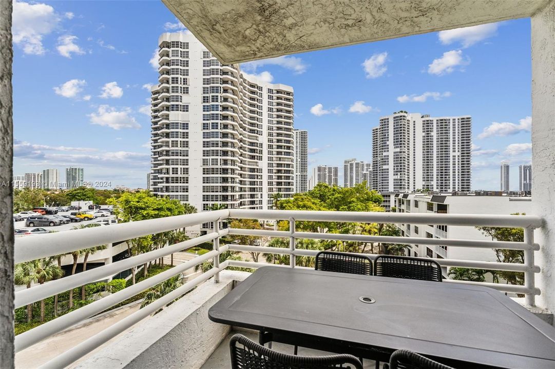 For Sale: $438,900 (2 beds, 2 baths, 1181 Square Feet)