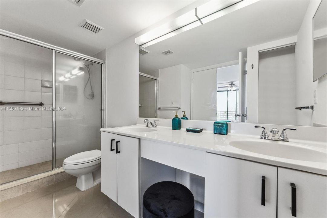 For Sale: $438,900 (2 beds, 2 baths, 1181 Square Feet)