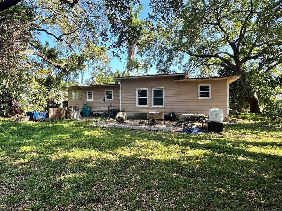 最近售出: $745,000 (11,400 平方英尺)