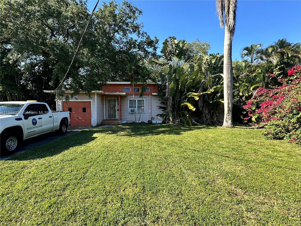 最近售出: $745,000 (11,400 平方英尺)