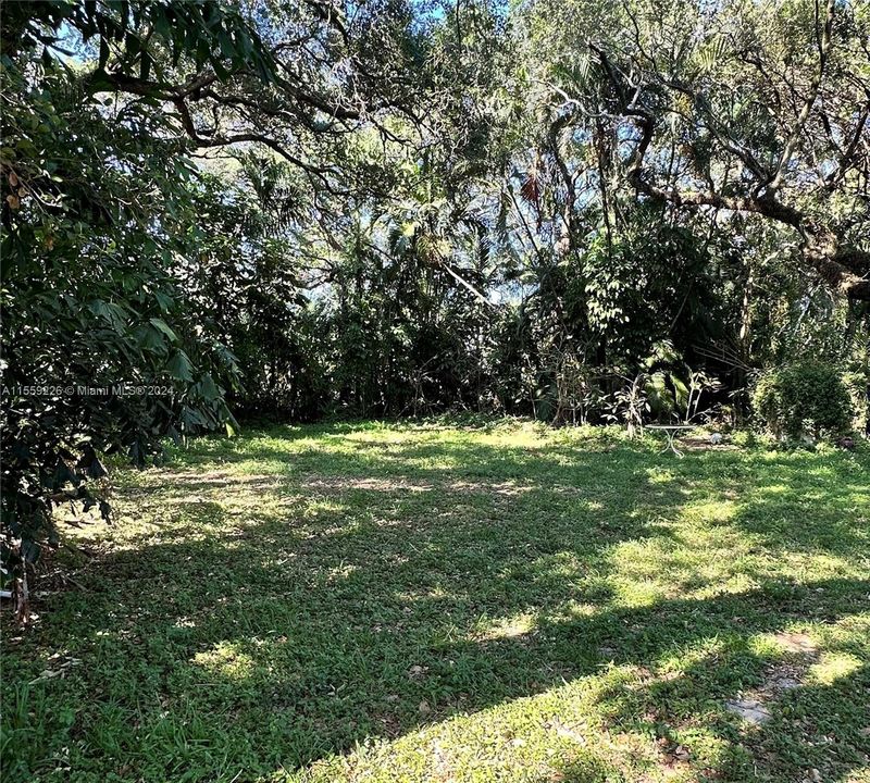 最近售出: $745,000 (11,400 平方英尺)