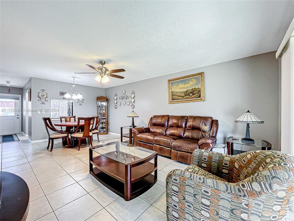 For Sale: $188,000 (2 beds, 2 baths, 941 Square Feet)
