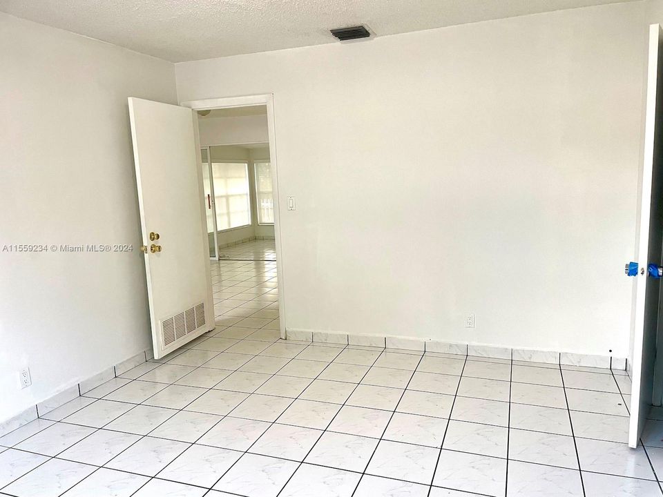 Recently Rented: $3,650 (3 beds, 2 baths, 1541 Square Feet)