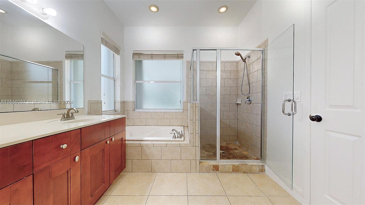 最近售出: $840,000 (4 贝兹, 3 浴室, 2473 平方英尺)