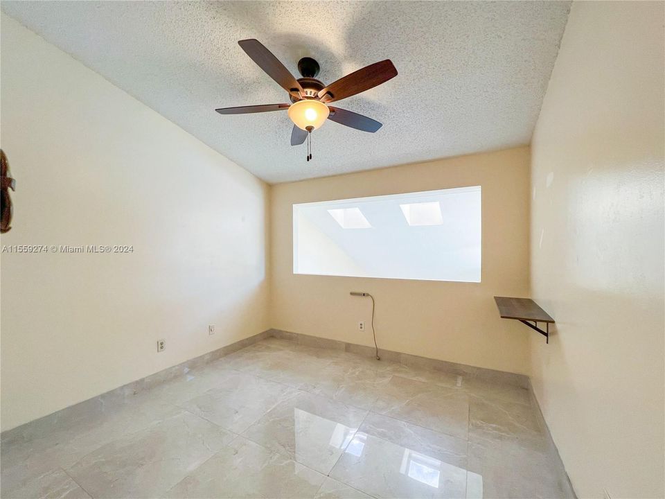 Recently Rented: $3,300 (3 beds, 2 baths, 1560 Square Feet)