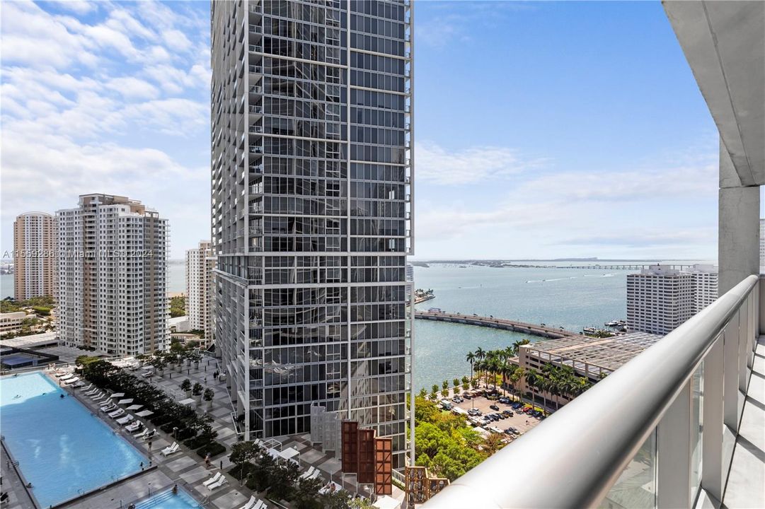 Active With Contract: $1,250,000 (2 beds, 2 baths, 1347 Square Feet)