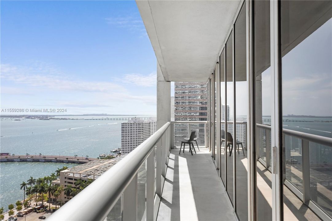 Recently Sold: $1,250,000 (2 beds, 2 baths, 1347 Square Feet)