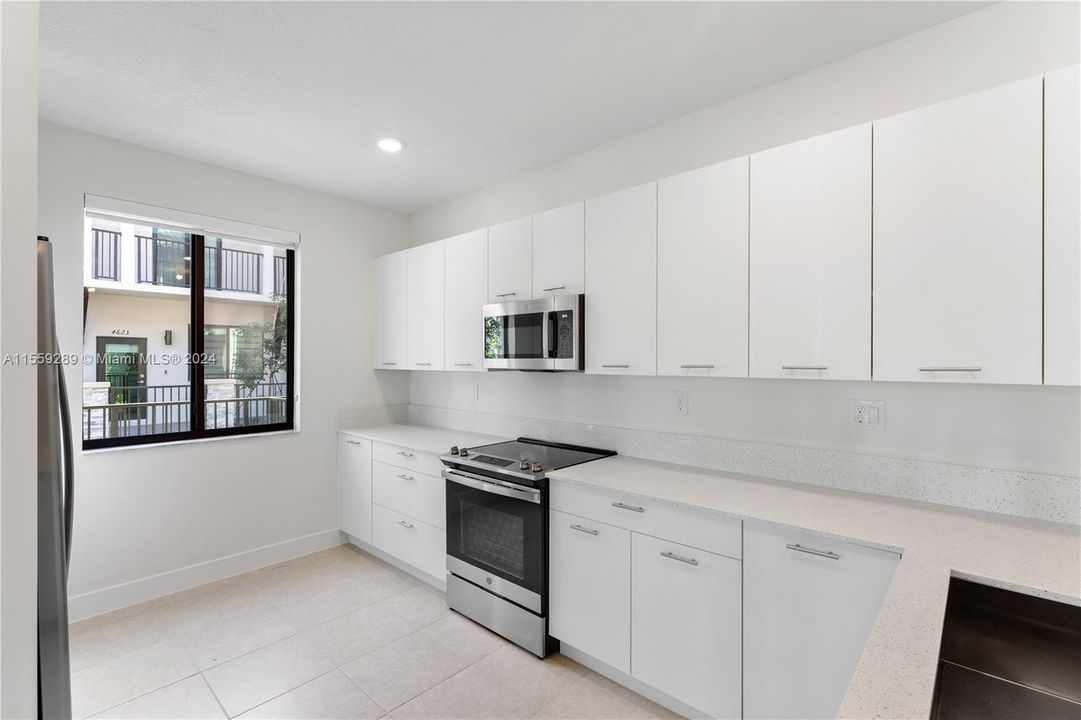 Active With Contract: $5,000 (3 beds, 3 baths, 2366 Square Feet)