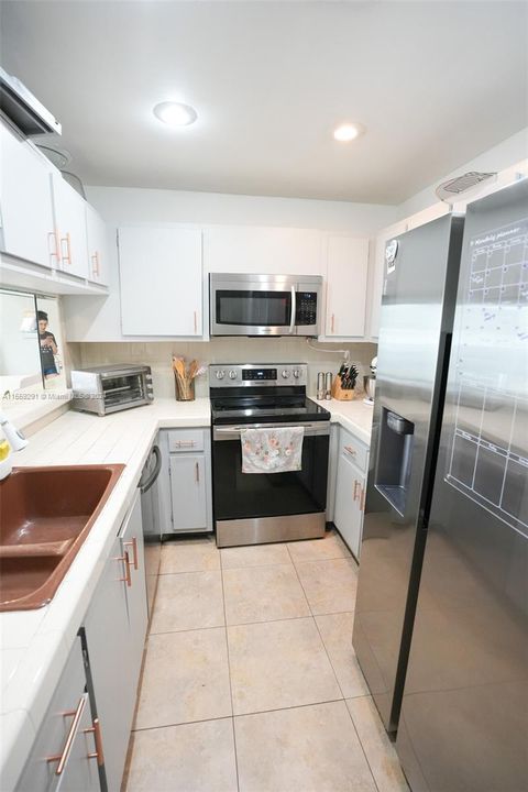 For Sale: $315,000 (2 beds, 2 baths, 1360 Square Feet)