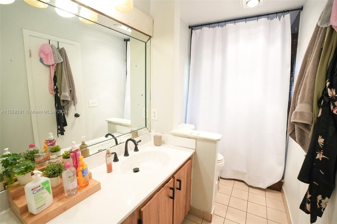 For Sale: $315,000 (2 beds, 2 baths, 1360 Square Feet)
