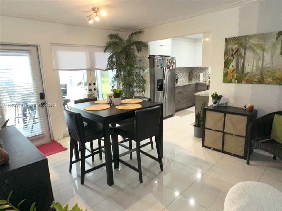 For Sale: $479,900 (2 beds, 1 baths, 1072 Square Feet)