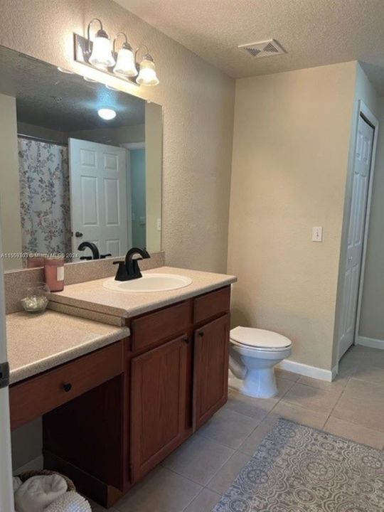 For Sale: $181,000 (1 beds, 1 baths, 786 Square Feet)