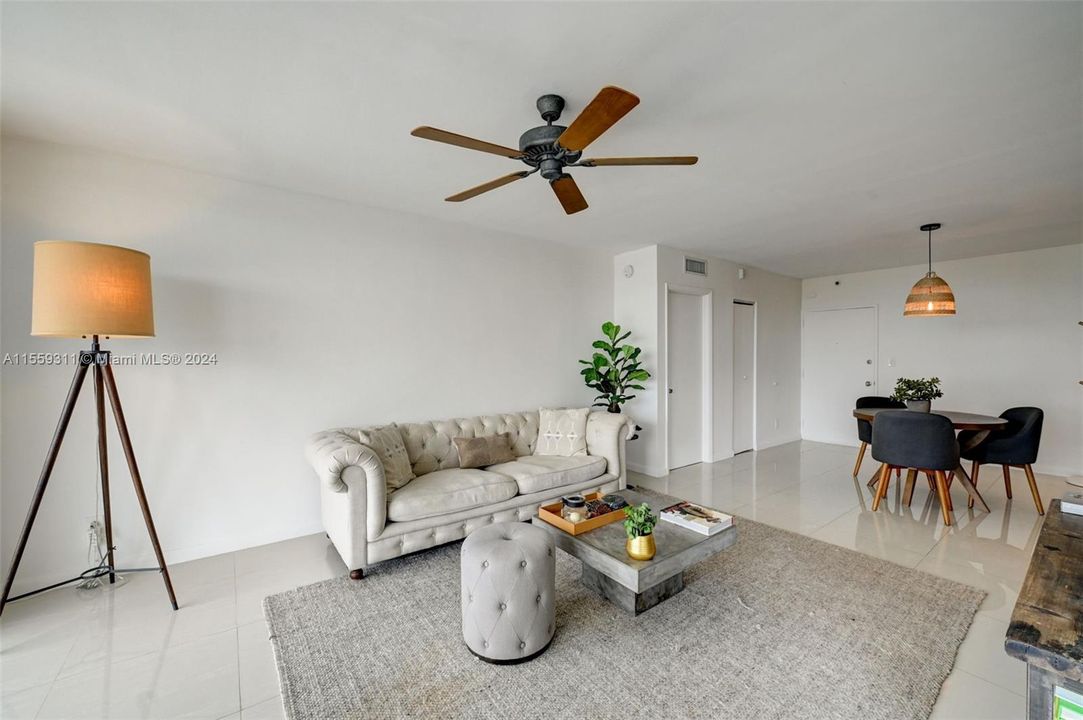Active With Contract: $775,000 (2 beds, 2 baths, 1190 Square Feet)