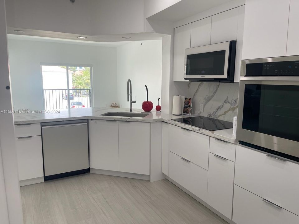 For Rent: $4,300 (2 beds, 2 baths, 1077 Square Feet)