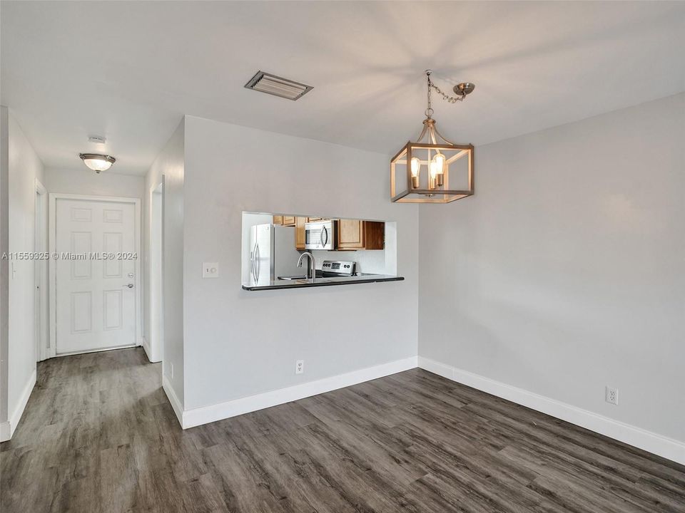 Recently Sold: $290,000 (2 beds, 2 baths, 1098 Square Feet)