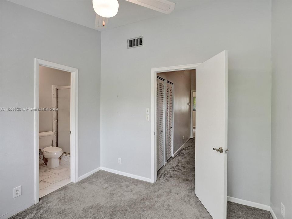 Recently Sold: $290,000 (2 beds, 2 baths, 1098 Square Feet)