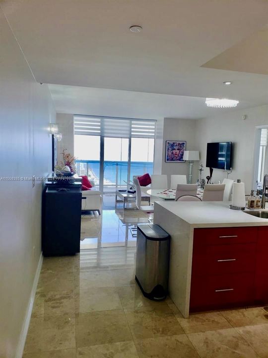 Active With Contract: $5,500 (2 beds, 2 baths, 1337 Square Feet)