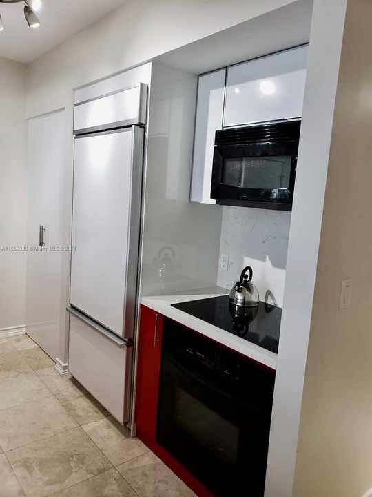 Active With Contract: $5,500 (2 beds, 2 baths, 1337 Square Feet)