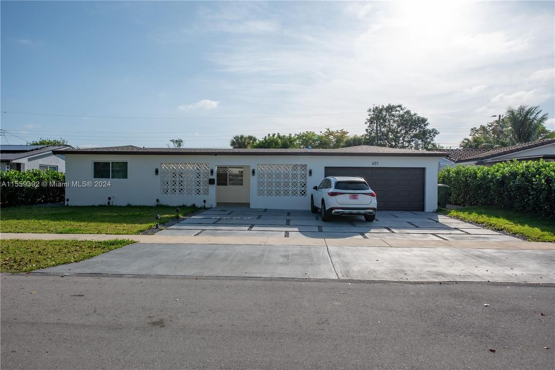Recently Sold: $670,000 (4 beds, 2 baths, 1798 Square Feet)