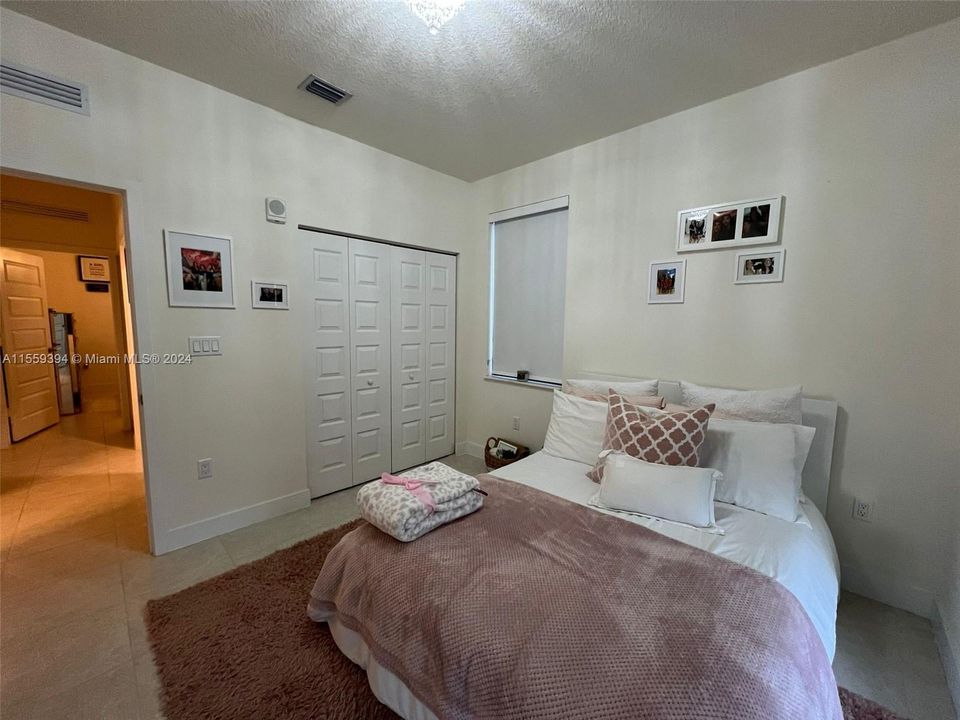 Active With Contract: $3,200 (3 beds, 2 baths, 1124 Square Feet)