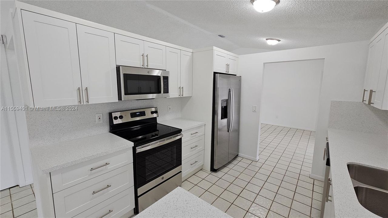 Recently Sold: $580,000 (3 beds, 2 baths, 1395 Square Feet)
