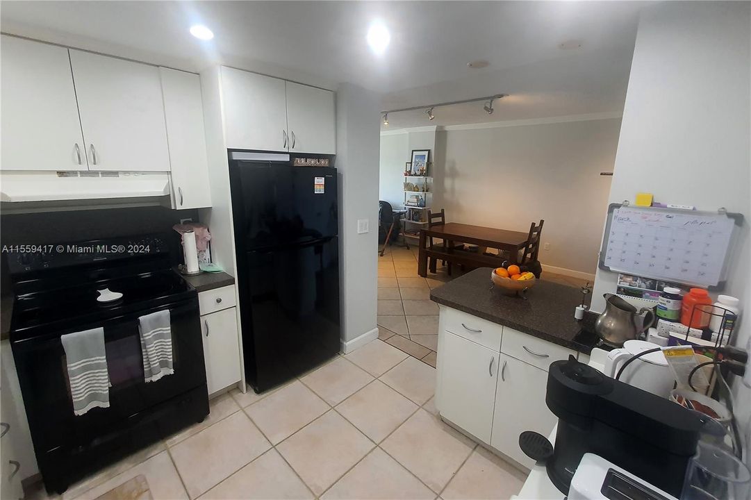 For Sale: $545,000 (2 beds, 2 baths, 1220 Square Feet)