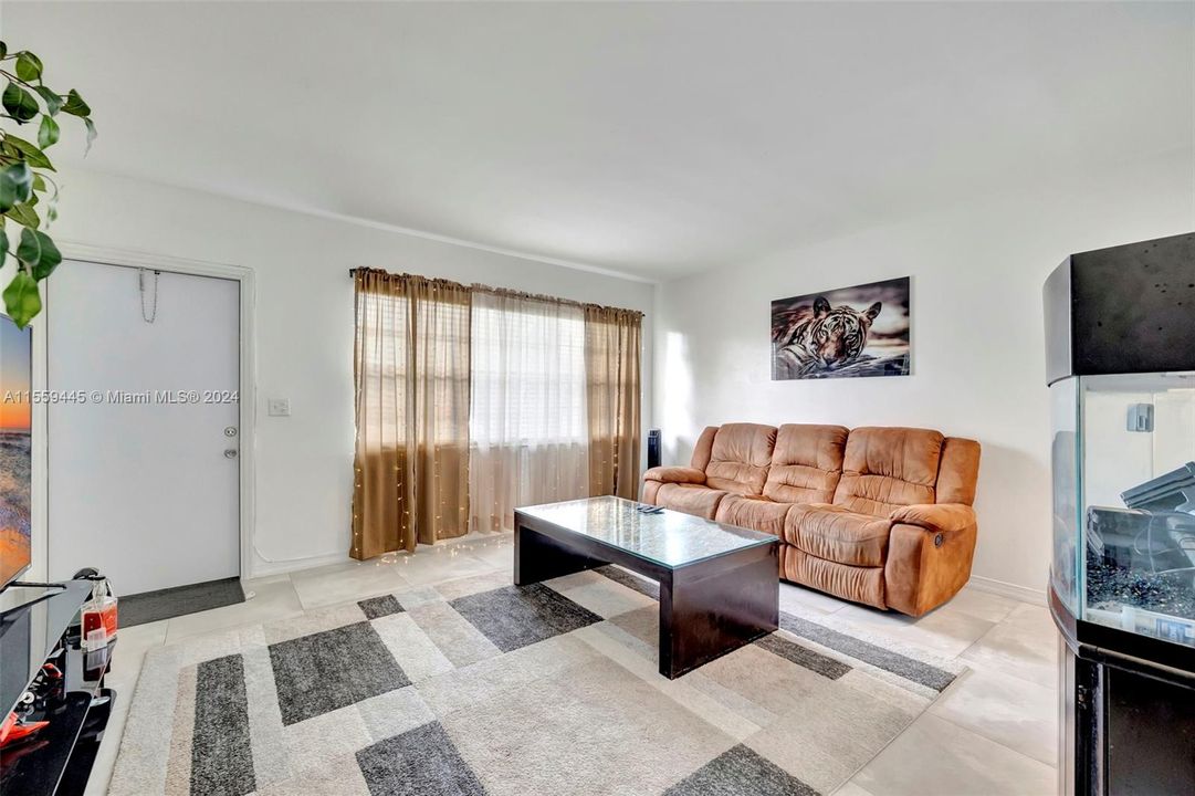 Active With Contract: $160,000 (1 beds, 1 baths, 550 Square Feet)
