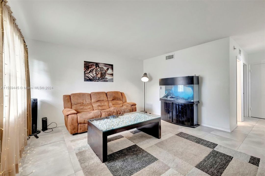Active With Contract: $160,000 (1 beds, 1 baths, 550 Square Feet)
