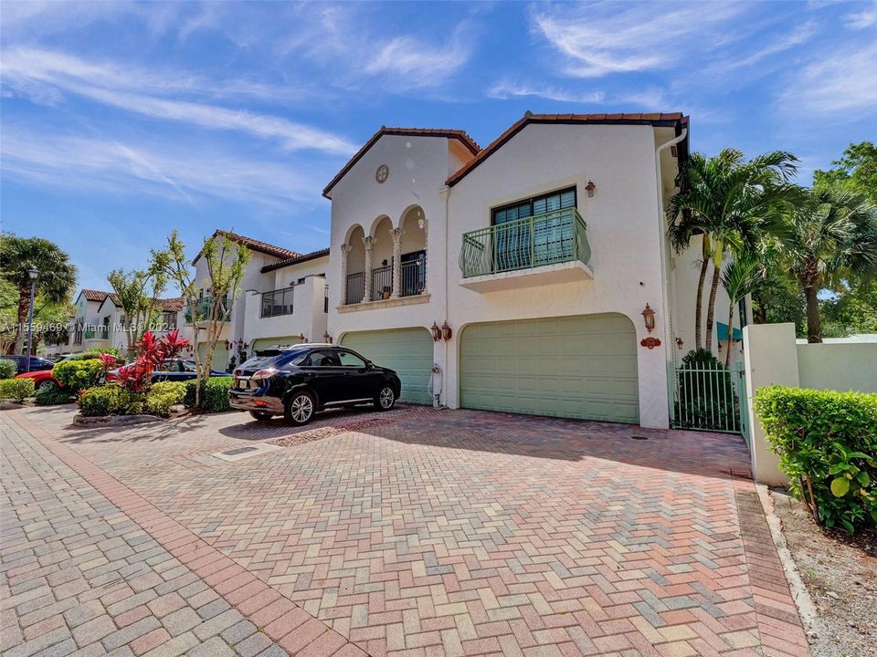 Recently Sold: $799,997 (3 beds, 2 baths, 2658 Square Feet)