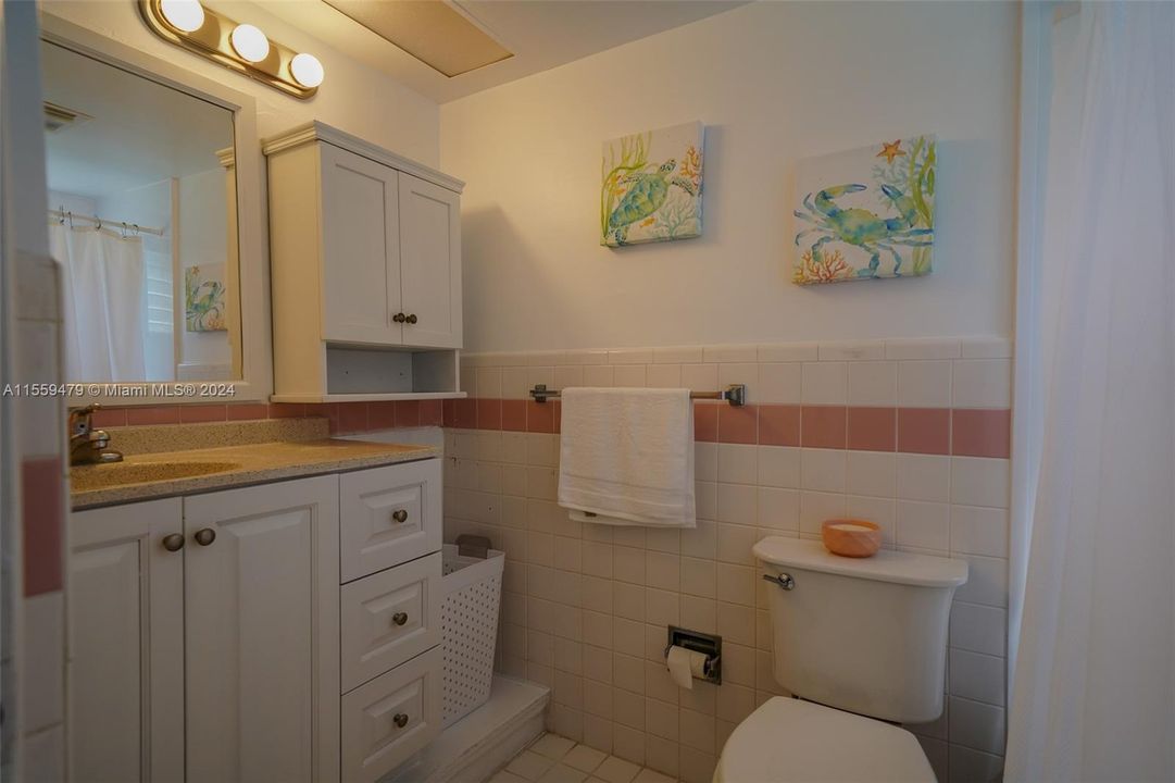 For Sale: $190,000 (2 beds, 2 baths, 883 Square Feet)