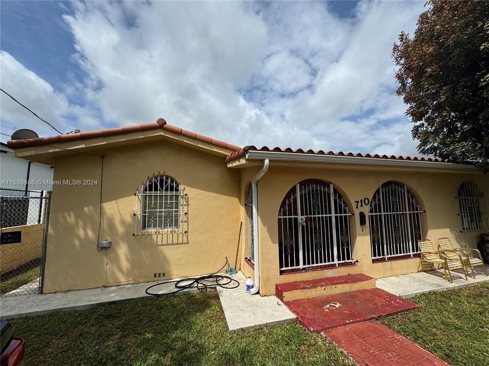 For Sale: $600,000 (4 beds, 2 baths, 1710 Square Feet)