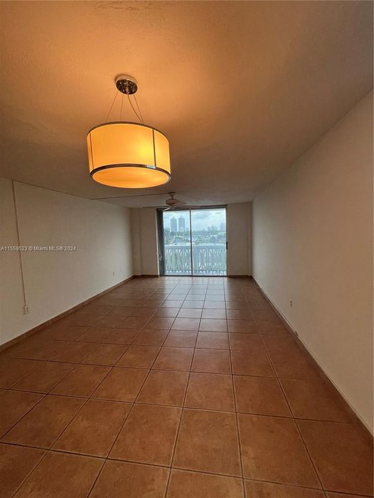 For Rent: $2,100 (1 beds, 1 baths, 775 Square Feet)