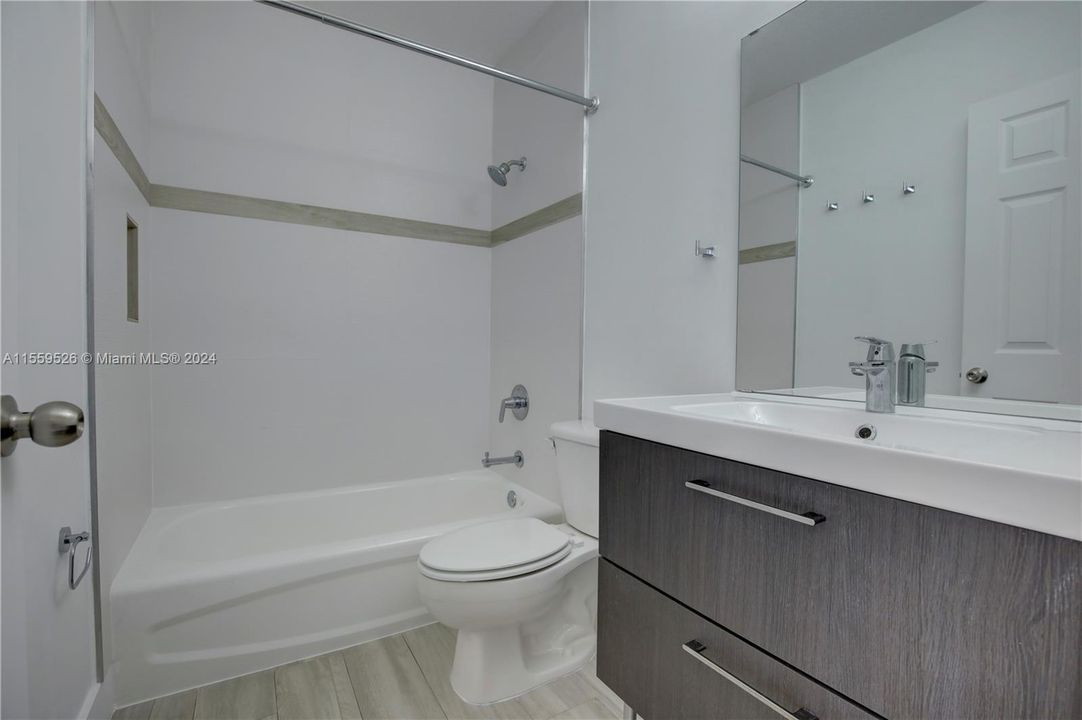 最近租的: $3,600 (3 贝兹, 2 浴室, 1676 平方英尺)