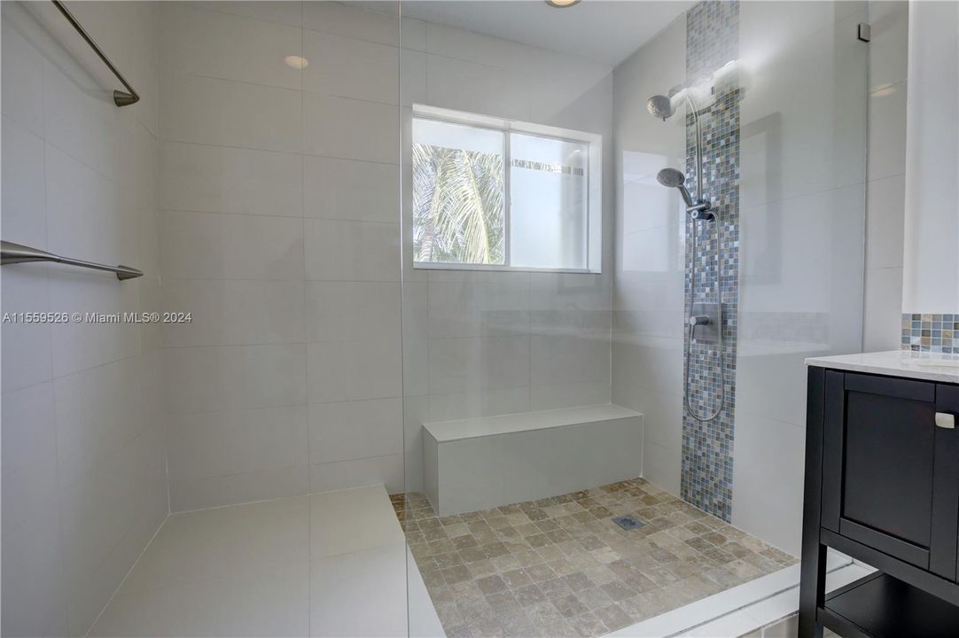 最近租的: $3,600 (3 贝兹, 2 浴室, 1676 平方英尺)